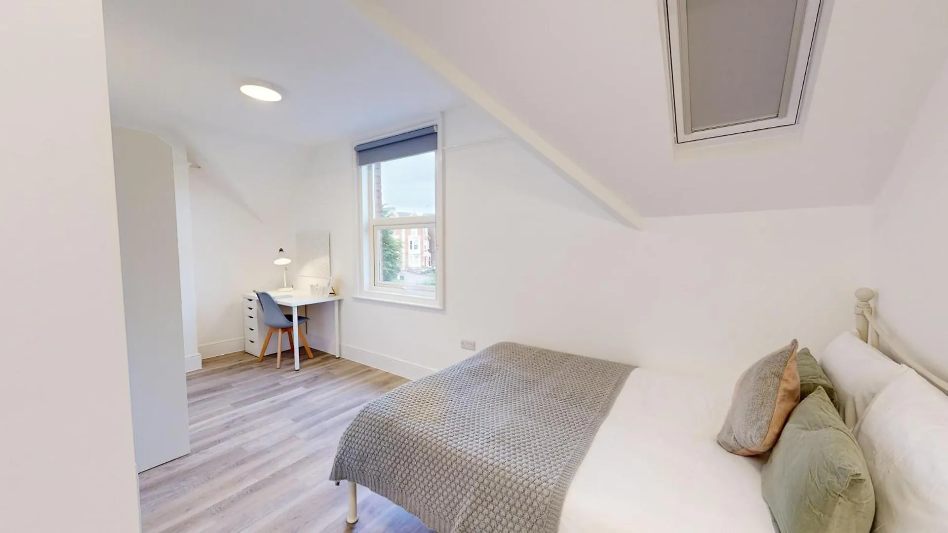 Lägenhet Spacious 7-Bedroom Home Exeter