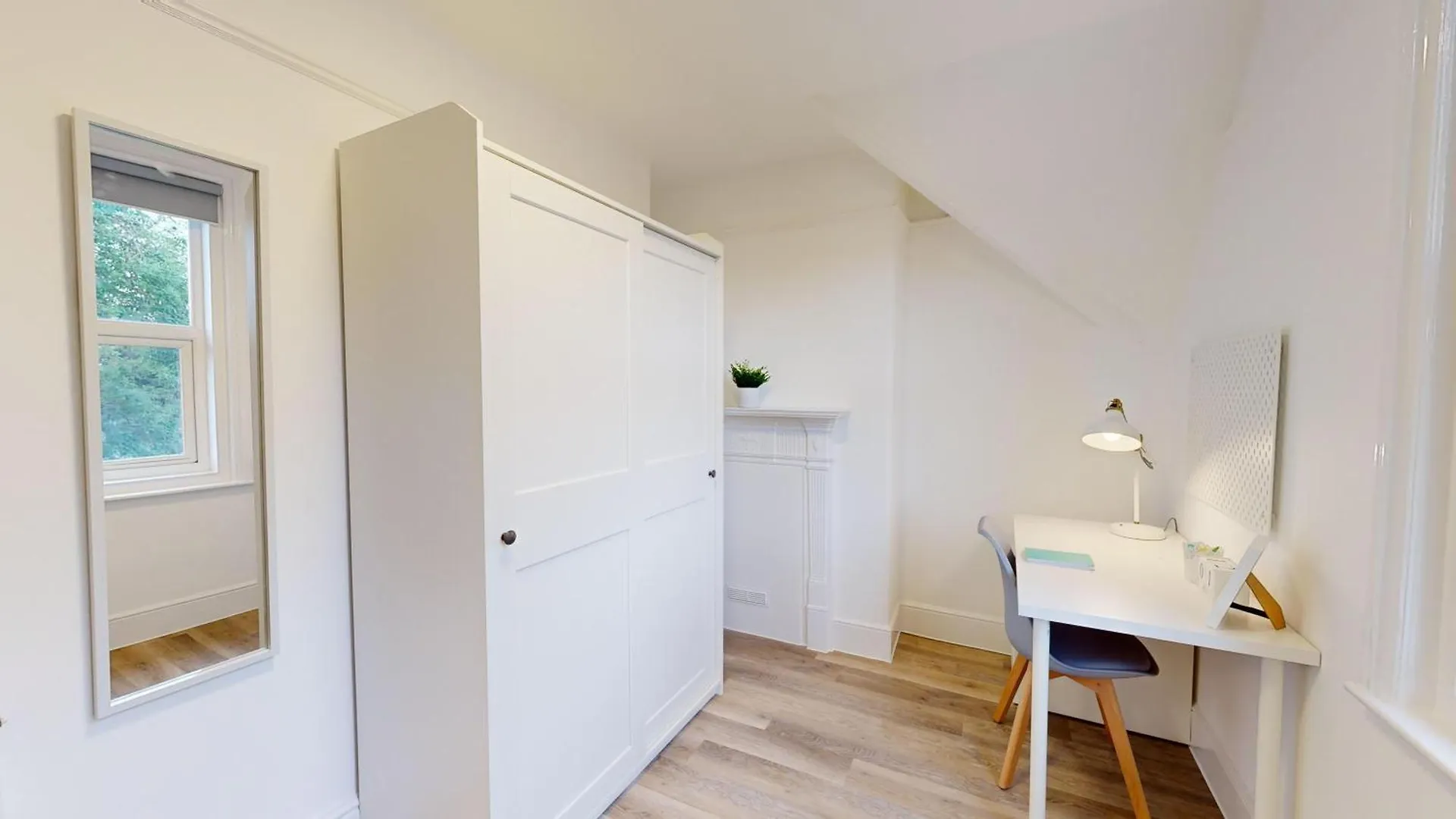 Lägenhet Spacious 7-Bedroom Home Exeter