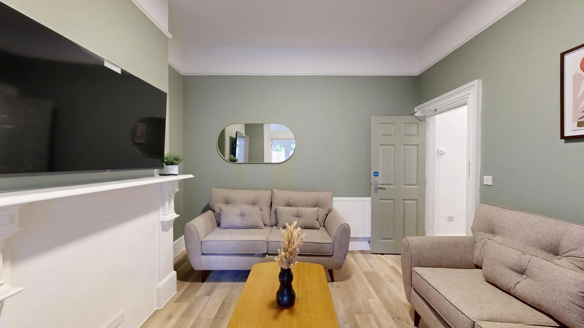 Spacious 7-Bedroom Home Exeter 0*,  Storbritannien